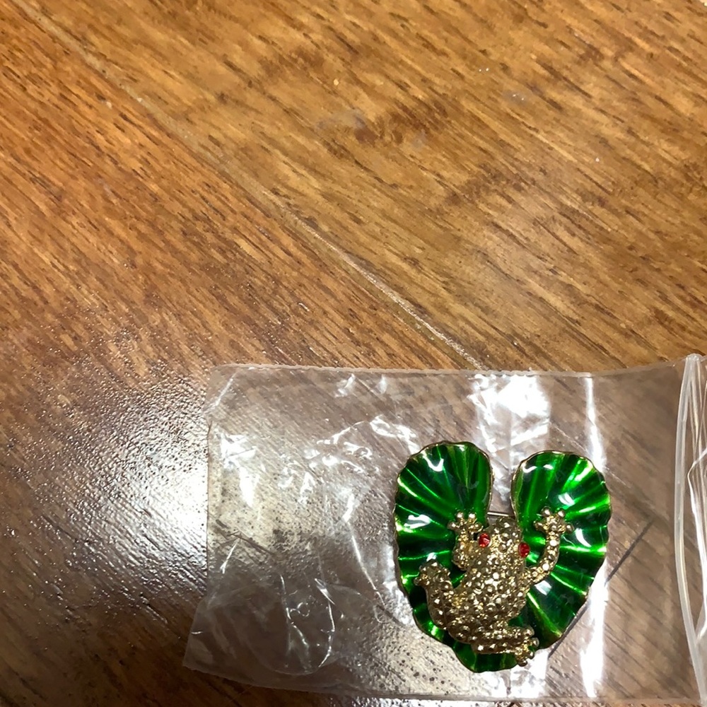 Frog pendant